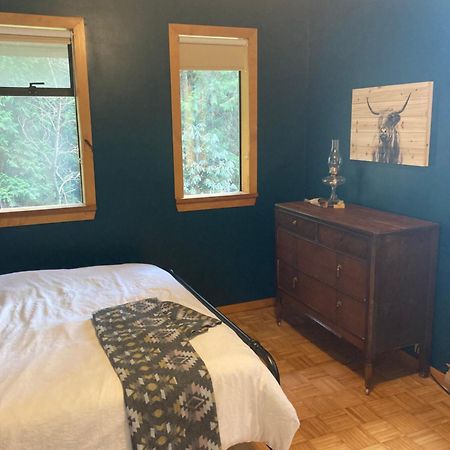 Forest Haven Hideaway Roberts Creek Екстер'єр фото